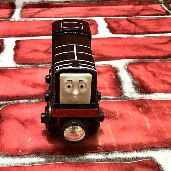 Thomas And Friends Wooden Railway DIESEL Train - Picture 4 of 7